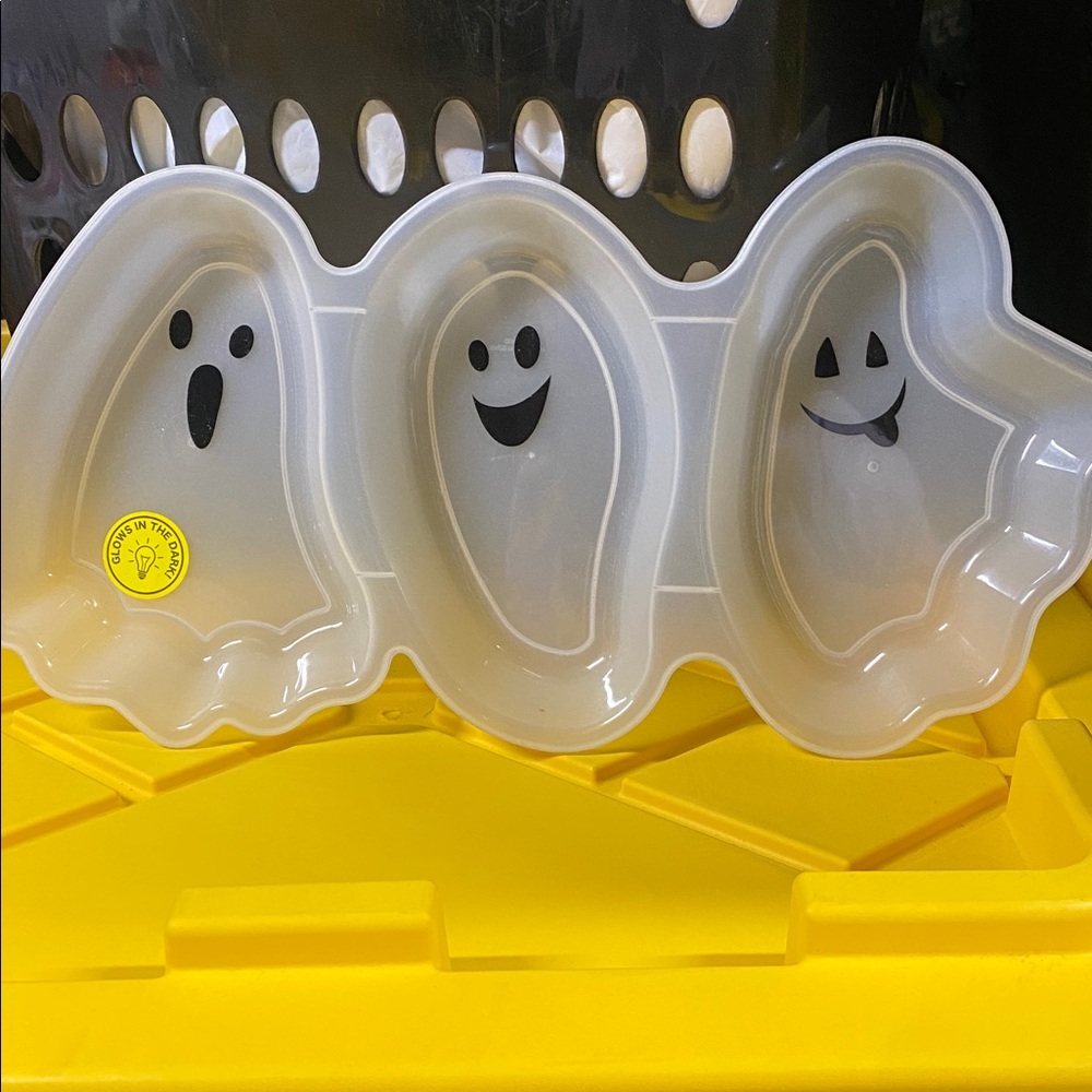 Halloween Ghost Shaped Serving Tray Glow in the Dark - Picture 4 of 6
